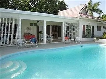 מונטגו ביי Paradise Lacosta Villa